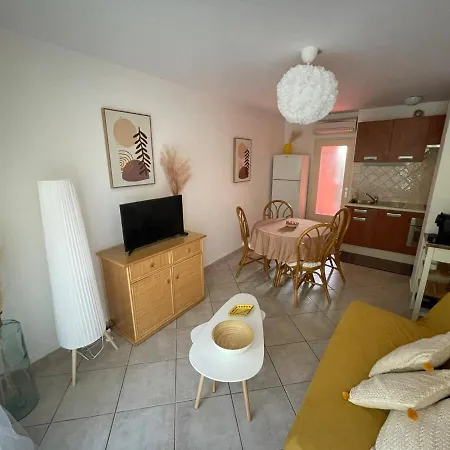 Apartment 2 Bedroom Near The Sea With Parking Bormes-les-Mimosas