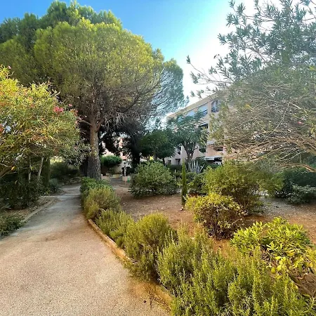 2 Bedroom Near The Sea With Parking Apartment