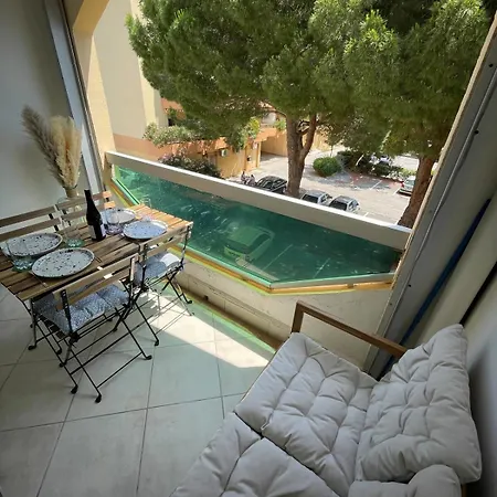 2 Bedroom Near The Sea With Parking *