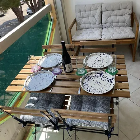 Apartment 2 Bedroom Near The Sea With Parking